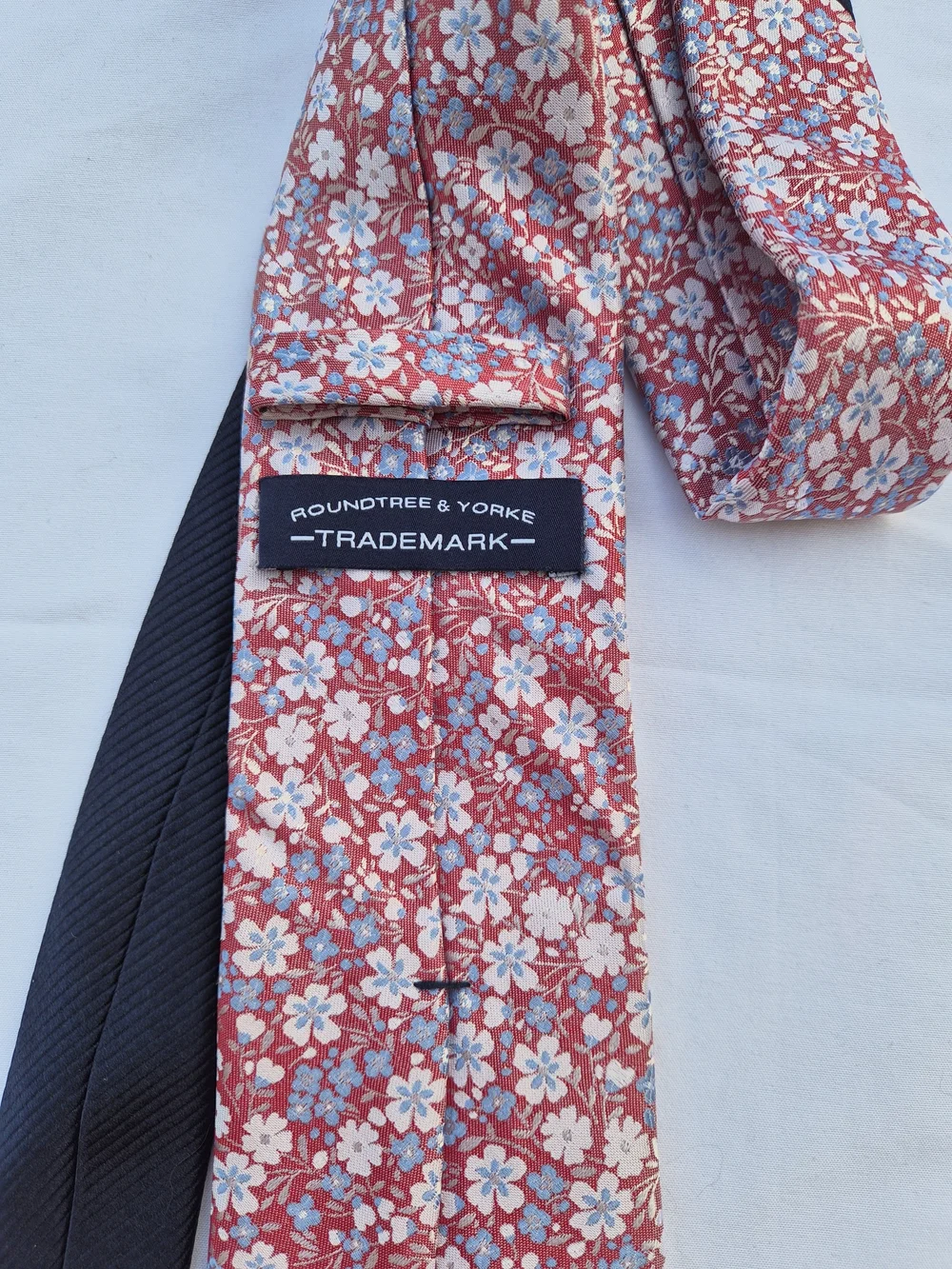 Roundtree & Yorke Red Floral Silk Tie